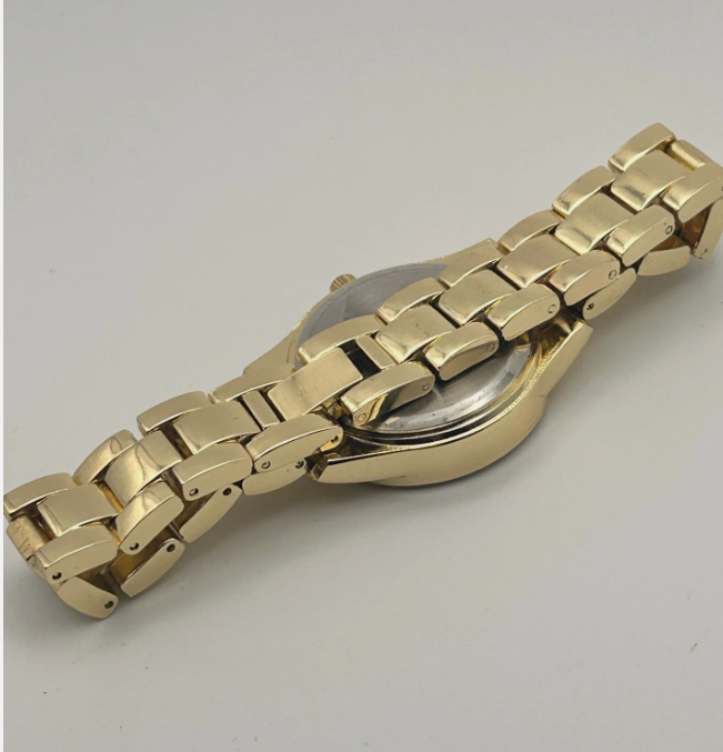 Classic Ladies’ Watch – Graceful Design