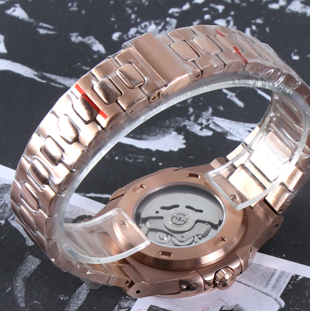 Luxury Men’s Metal Strap Watch – Bold & Refined