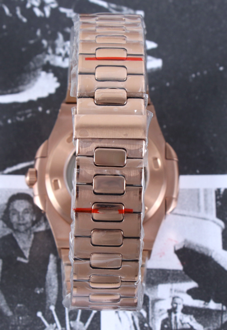 Luxury Men’s Metal Strap Watch – Bold & Refined