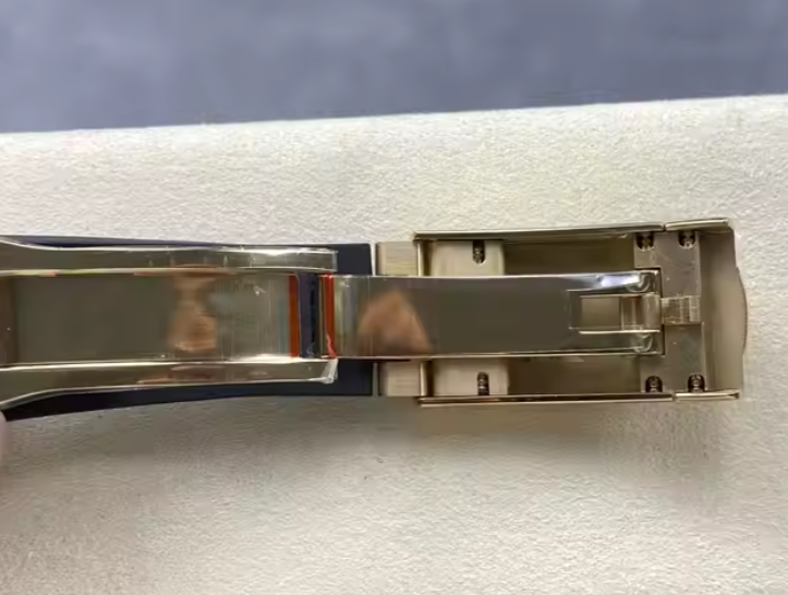 Stylish Men’s Black Leather Watch – Golden Touch