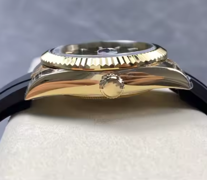 Stylish Men’s Black Leather Watch – Golden Touch