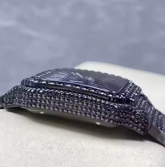 Stylish Women’s Watch with Shiny Black Accent