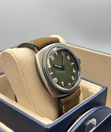 Elegant Men’s Watch – Brown Strap with Green Dial Design