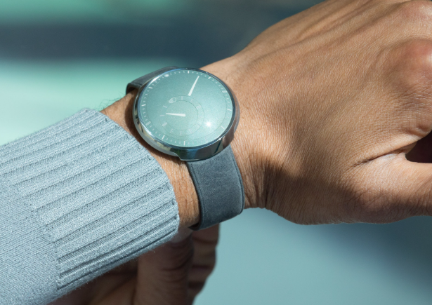 Elegant Men’s Watch – Grey Velvet-Touch Strap & Simple Green Face