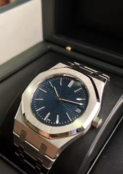 Men’s Light Copper Metal Watch – Bold & Stylish