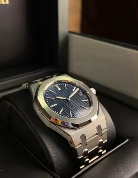 Men’s Light Copper Metal Watch – Bold & Stylish