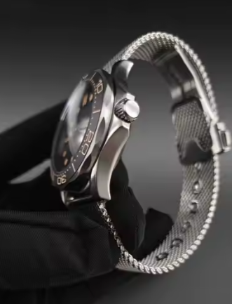 Stylish Chronograph Men’s Watch – Shiny Light Copper Finish