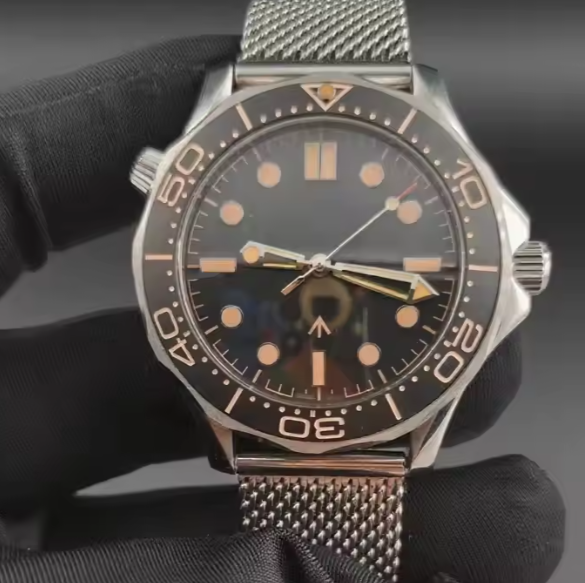 Stylish Chronograph Men’s Watch – Shiny Light Copper Finish