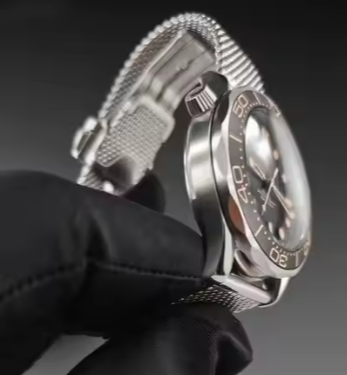 Stylish Chronograph Men’s Watch – Shiny Light Copper Finish