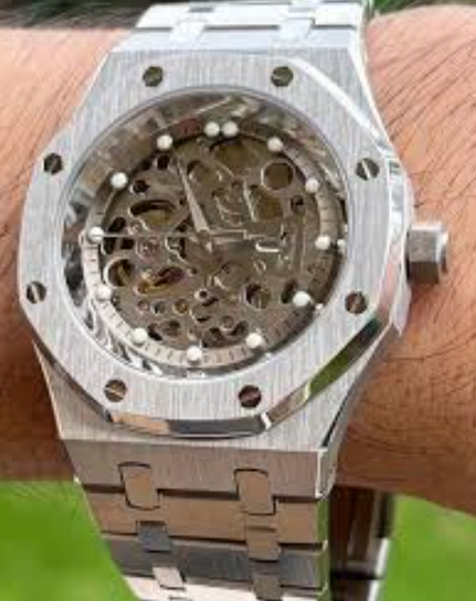 Premium Heavy Metal Men’s Watch – Bold & Elegant