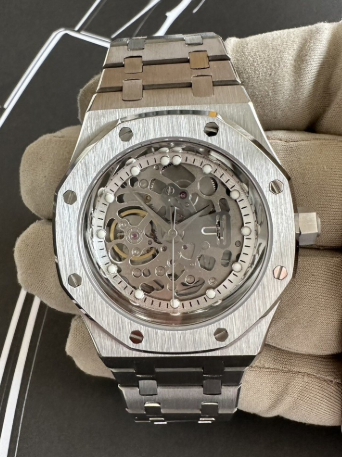 Premium Heavy Metal Men’s Watch – Bold & Elegant