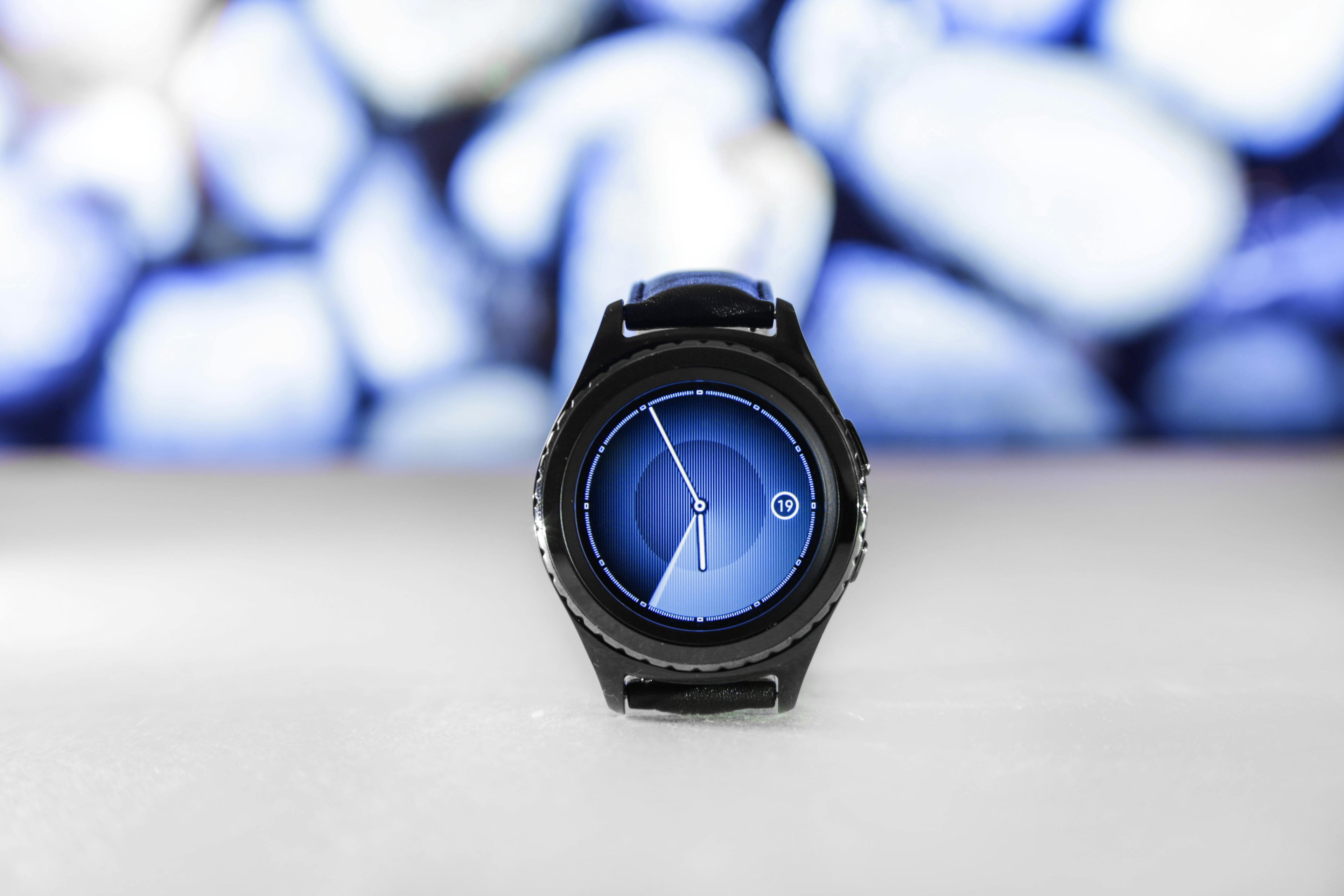 Modern Touchscreen Smartwatch – Blue Interactive Display