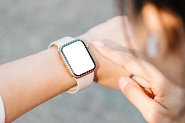 Smartwatch with White Strap | Elegant Touchscreen Design